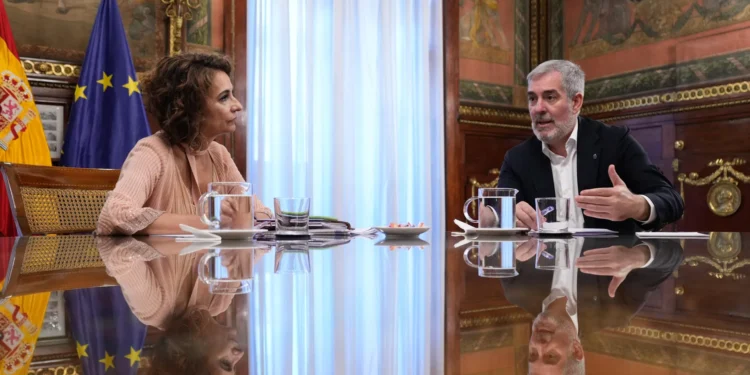 Clavijo y Montero desbloquean 400 millones de euros para Canarias antes de que acabe 2025