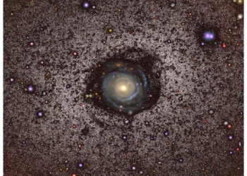 Revelan estructuras nunca vistas en una de las galaxias más grandes y tenues del Universo