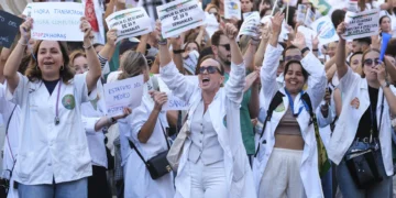 En huelga el 22,7 % de los médicos en Canarias, una cifra que su sindicato eleva al 75 %