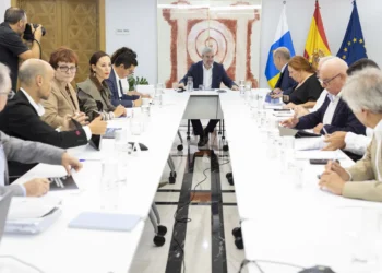 Canarias elevará la edad y rebajará el nivel de renta para deducirse la compra de vivienda