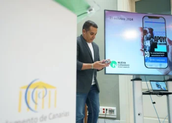 Yoné Caraballo pide el amparo del Parlamento frente al director del Servicio Canario de la Salud