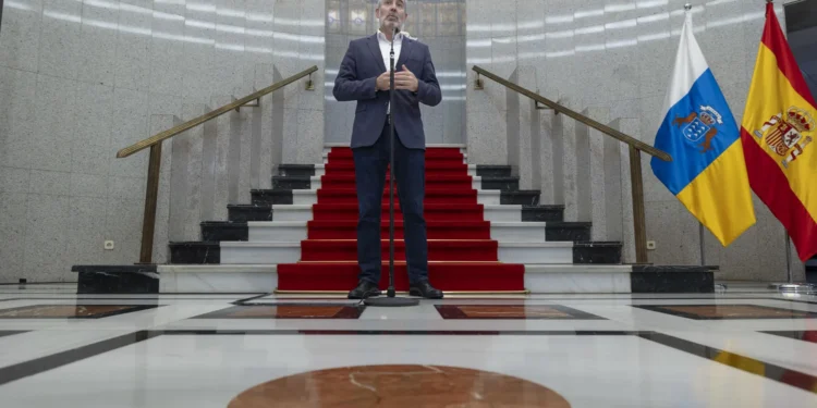 Clavijo llama a evitar ataques personales tras el episodio entre Adasat Goya y un diputado de NC