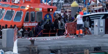 Un tribunal revoca la expulsión de un senegalés que fue detenido al acudir a comisaría a renovar su solicitud de asilo