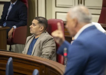 Clavijo cree «despreciable» el comportamiento de Adasat Goya pero lo equipara al del diputado Yone Caraballo