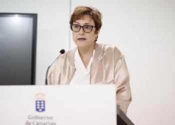 Canarias pide al Estado que busque centros a menores en asilo que se quedan en las islas