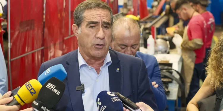 Brindan formación en oficios industriales del metal a migrantes extutelados por Canarias