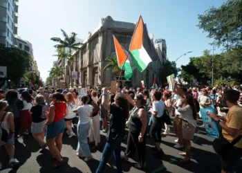 Miles de personas salen a la calle en Tenerife para denunciar el genocidio en Gaza