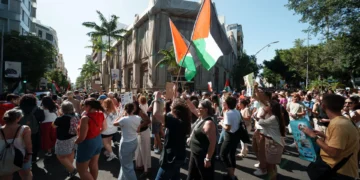 Miles de personas salen a la calle en Tenerife para denunciar el genocidio en Gaza