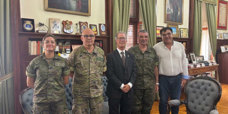 Fernando Gómez-Pamo aborda la mejora de la salud mental del personal de las Fuerzas Armadas en Canarias