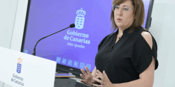 Salen de Canarias los tres primeros menores llegados a las Islas tras la declaración de contingencia migratoria