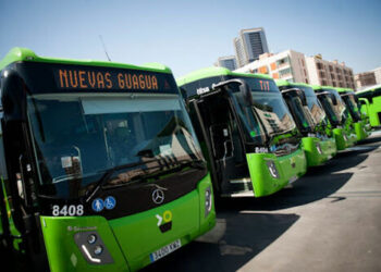 Santa Cruz pide apoyo al Gobierno canario para financiar cargadores eléctricos de guaguas
