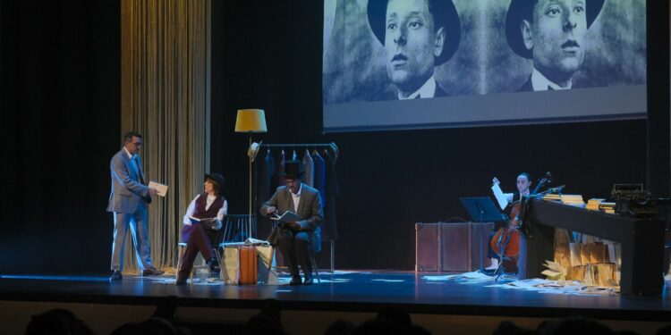 Llega a Tenerife ‘Siempre’, la pieza teatral que pone voz a Alonso Quesada, protagonista de Letras Canarias