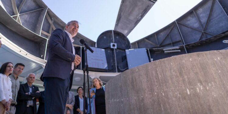 Clavijo: “Gracias a las ventajas fiscales de Canarias el sector privado genera economía a través de la ciencia”