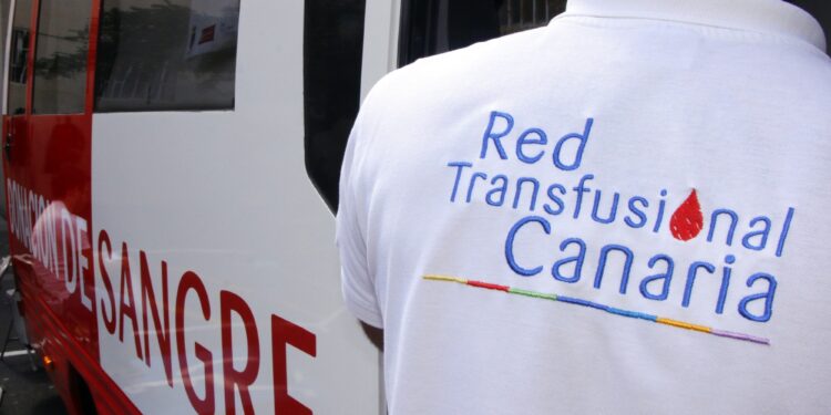 Una unidad móvil de Hemodonación y Hemoterapia promueve la donación de sangre en la feria EXPODECA