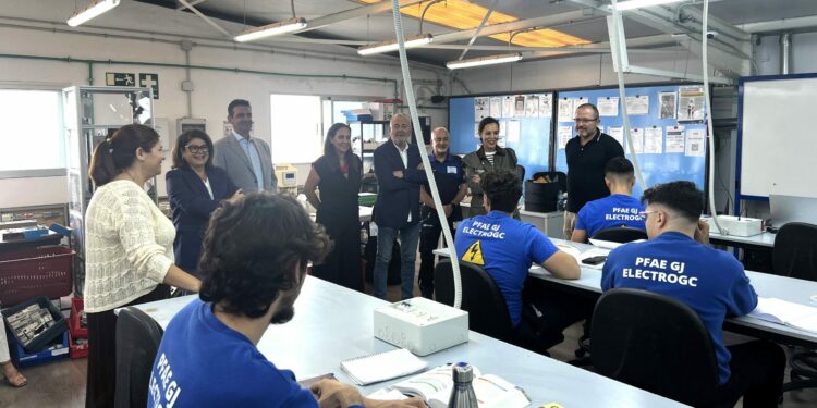 Empleo refuerza su compromiso con la formación juvenil durante una visita a Femepa