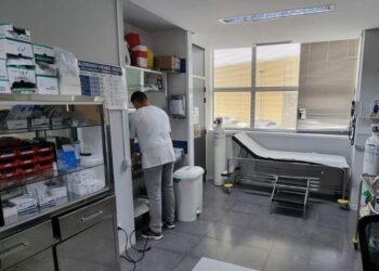 El seguimiento de la huelga estatal de médicos, facultativos y residentes ha sido del 22,7 por ciento
