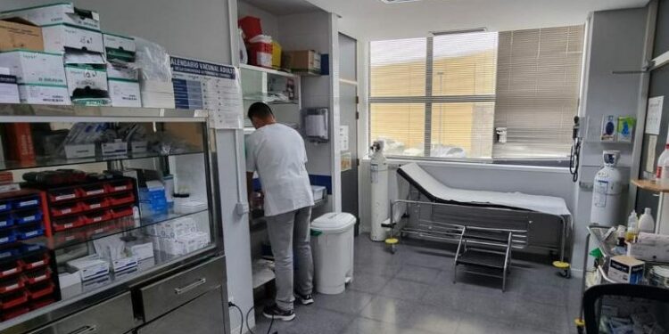 El seguimiento de la huelga estatal de médicos, facultativos y residentes ha sido del 22,7 por ciento