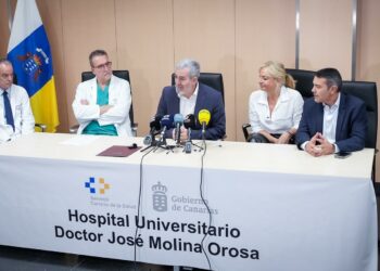 Canarias avanza en la innovación sanitaria con la incorporación de la cirugía robótica al Hospital Molina Orosa