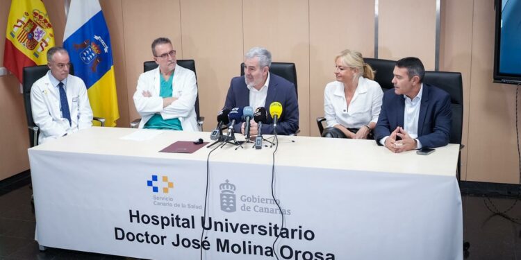 Canarias avanza en la innovación sanitaria con la incorporación de la cirugía robótica al Hospital Molina Orosa