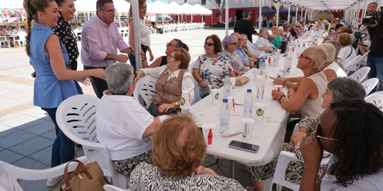 Bienestar Social fomenta el envejecimiento activo de 300 personas en el III Encuentro de Mayores de Fuerteventura