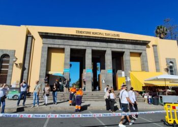 Dispositivo de limpieza por Todos los Santos