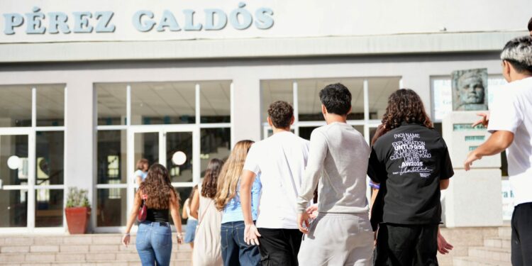 Educación concede los Premios Extraordinarios de Bachillerato 2024/25 a ocho estudiantes isleños