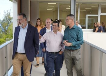 Poli Suárez visita las obras de ampliación del CEIP Eduardo Rivero Ramos, dotado con seis nuevas aulas