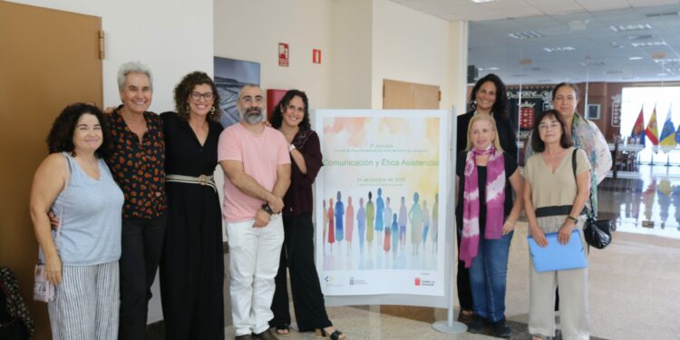 Más de cien profesionales participan en las Jornadas sobre Comunicación y Ética Asistencial de Lanzarote
