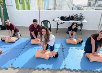El SCS congrega a un centenar de familias en la Feria de la Salud del CEIP La Goleta