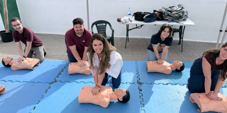 El SCS congrega a un centenar de familias en la Feria de la Salud del CEIP La Goleta