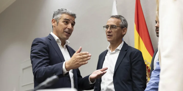 La oposición acusa a Quintero de «no fajarse» por el campo y «acobardarse ante Clavijo»