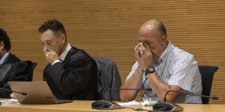 Las acusaciones mantienen que el tesorero de La Oliva malversó fondos municipales: «Es un caso de corrupción»