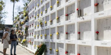 «Evacúa el cementerio»: La precipitada salida del Sahara que también incluyó a los muertos