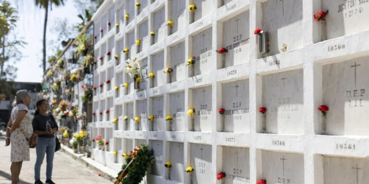 «Evacúa el cementerio»: La precipitada salida del Sahara que también incluyó a los muertos