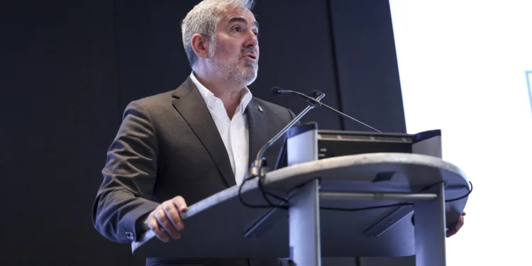 Clavijo ve la legislatura en un «punto muerto» e insiste en la cuestión de confianza