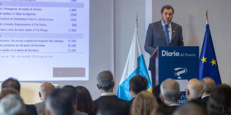 Puente anuncia inversiones de 2.100 millones en puertos y aeropuertos de Canarias en los próximos cuatro años