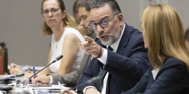 Canarias implantará de forma progresiva desde 2026 la gratuidad de los libros de texto