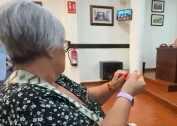 vecina-estalla-alcalde-socialista-ciudad-rompe-carne-partido-gracias-usted-soy-psoe_98