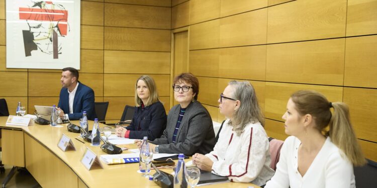 Canarias reitera la necesidad de cambiar la Ley de Seguridad Social para acabar también con la pobreza infantil