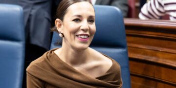 El Parlamento de Canarias aprueba la primera ley que regulará la vivienda vacacional en las islas