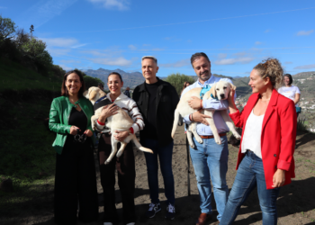 Empleo forma a veinte personas como instructoras de perros de asistencia en un proyecto pionero en Europa