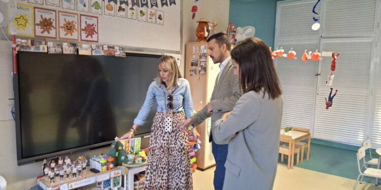 Educación dota con 103.500 euros a 68 centros para renovar el material de las aulas del primer ciclo educativo