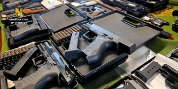 Cae una red de tráfico de armas y cocaína que operaba desde Sevilla y Tenerife