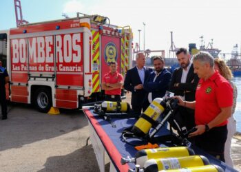 Imagen de archivo de una presentación de material para Bomberos adquirido a través del convenio con la Autoridad Portuaria