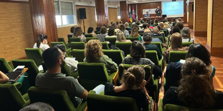 El Hospital La Candelaria refuerza la formación de más de 80 profesionales en prevención y control de infecciones