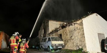 Labores de extinción del incendio en Lomo Sabinal