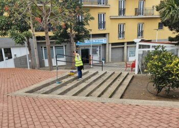 Limpieza de espacios publicos por trabajadores del proyecto Ruralia 2025