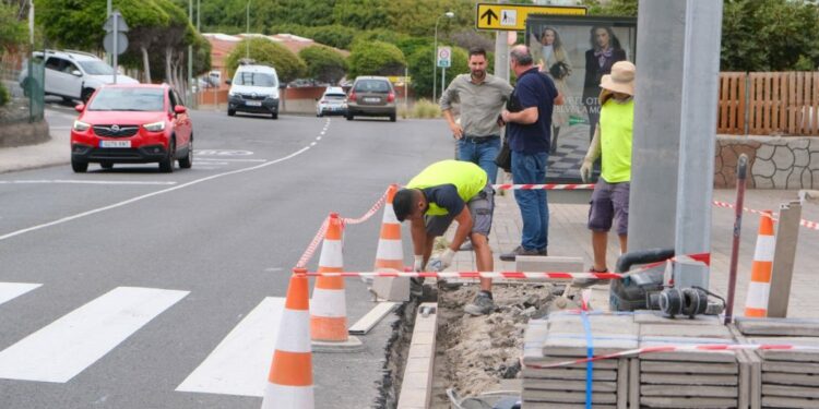 Mejoras de la accesibilidad y el entorno urbano del Barrio Atlántico con diversas actuaciones en aceras, muros y espacios públicos (2)