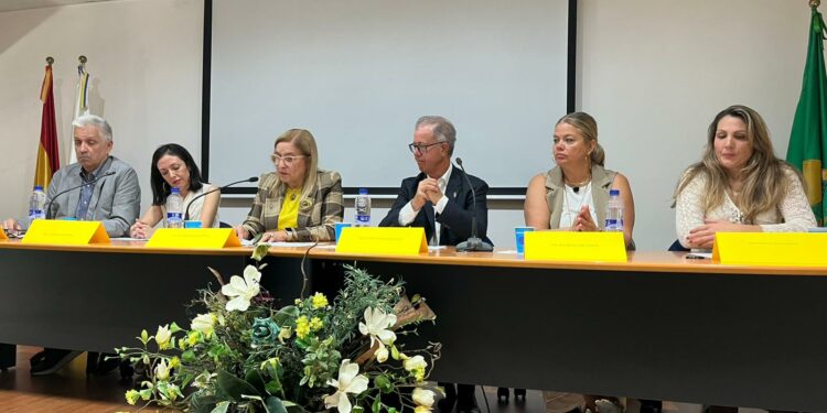 Sanidad colabora en una campaña de sensibilización sobre la endometriosis