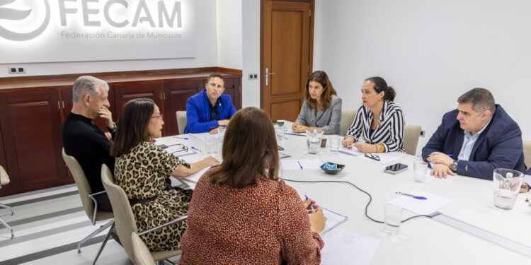 El SCE financia con 37 millones de euros el Programa de Empleo Social 2025-2026 de la Fecam